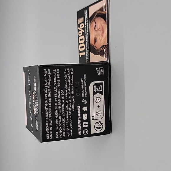 Huda Beauty Baby Bake Loose Powder - Picture 9 of 11